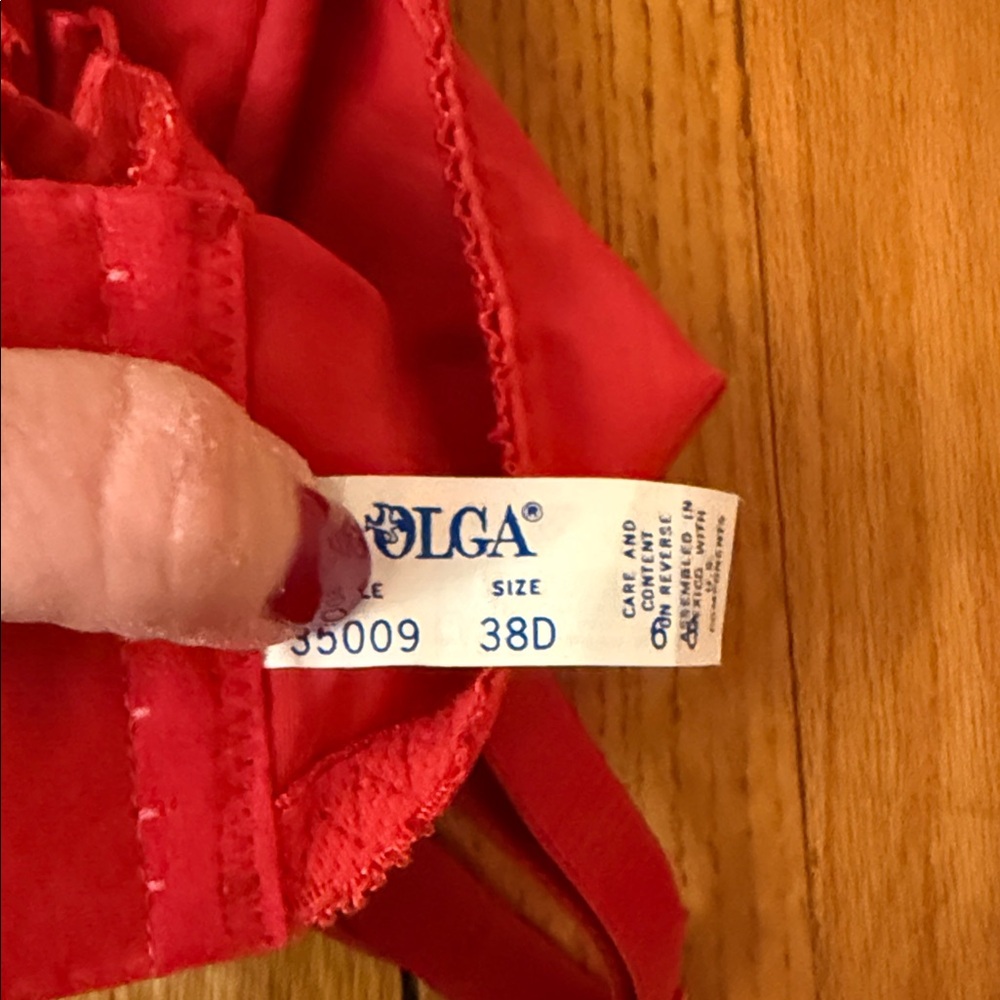 Olga Red Underwire Support Bra - Picture 3 of 4